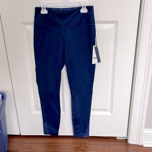 Brand new, never worn Vineyard Vine! women’s leggings XS color is deep bay